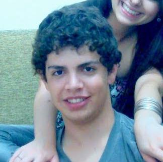 21 Anos,estudante de engenharia civil, apaixonado por música e por motos, amo minha família e meus amigos mais que tudo e todos.