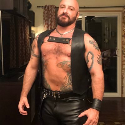 aka: Daddy Lance ! Jersey Italian in CA. Uninhibited fun Vers top. Nudist. Lthr pig. Cum, Spit, Sweat, Piss, Pits +... all hot. 😈 18+ males only!! #bb #bbbh