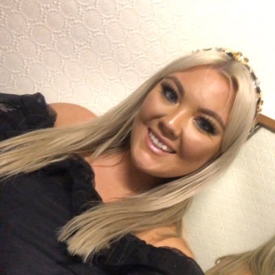 BelleeScaaarlet's profile picture. 