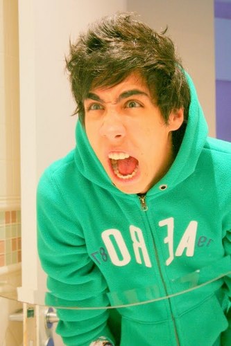 Fã Clube destinado ao vocalista da banda Hydrogen, Willy Ferreira, meu nego. Desde: 24/1O/2O1O. Dona: @GeovannadoWilly !