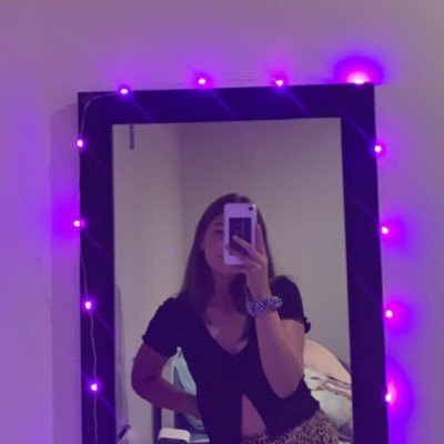 eiffeltower102's profile picture. 