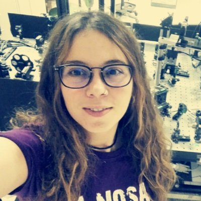 Galega. Feminista. In love with Optics and Photonics. Associate researcher @universidadeUSC. Divulgadora @luzada_usc. Área da muller en óptica @sedopticamof