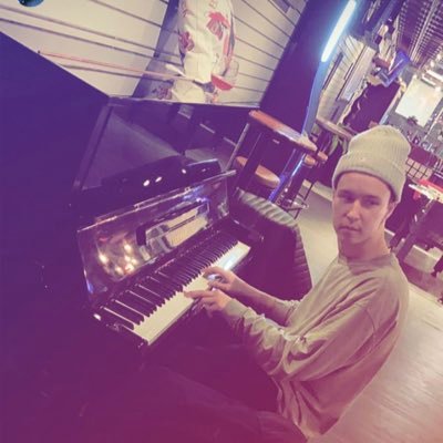 domoblancoo's profile picture. .