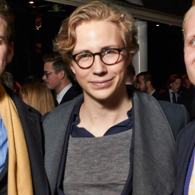 Marketing & Growth Manager at Bambuser. Previously at COLIVE, Gimi, Yepstr, and LNCHBX Marketing. Interested in digital marketing, and politics.