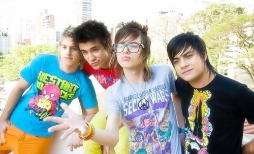 olá pessoinhas' kk. FCO DEDICADO A @rockrestart QUEEM GOSTAR DELES SÓ SEQUIR AQUI' QUEM FEZ: @giuliasorio e @viickqm
