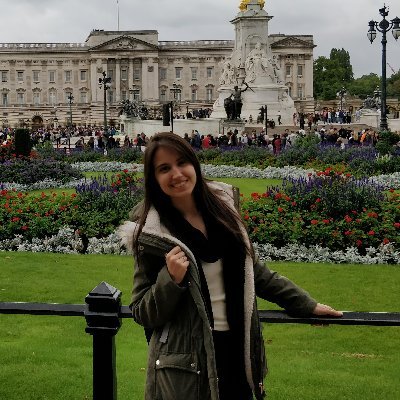 PauulaCosta's profile picture. 