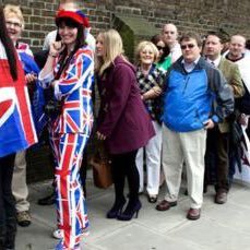 ColinQueues's profile picture. I love waiting in lines if I get to tweet about it.