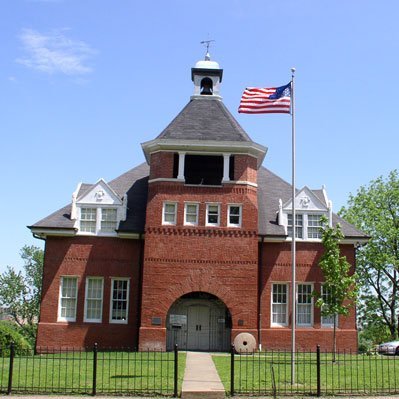 Official Twitter of the Arlington Historical Society - preserving & disseminating local history, artifacts, & culture of Arlington, VA. #ArlingtonHistory