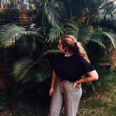 Nereaparro's profile picture. Doctoranda en @uniNeuchatel en Historia de la Lengua Española en América 🦁