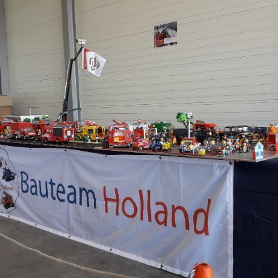 Wij van Bauteam_holland maken van playmobil Nederlandse hulpverleningsvoertuigen waarmee wij op brandweer open dagen en modelbouwshows staan