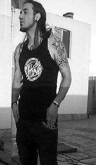 Informatica, Trabajo, Musica, Guitarra, Metalcore, Dibujo, Lao tse, Bruce lee, Metal hammer, Alegria, Sarcasmo, Amigos, Tragos+Weed, Rutina. todo vuelve