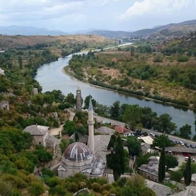 وعند الله في جنات عدن.. سعادة الخلود،ورؤية الرحمن.. أي فوز ذاك، أي رضوان.. فأحسن أخي لا ترضيَنَّ بخسران