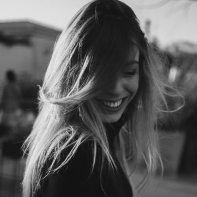 CoralineCooper's profile picture. T’as été un peu vite pour tatouer son prénom, à l’endroit où palpite ton grand cœur de grand con 🖤