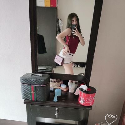 FNdpFpxcKY6ZVIR's profile picture. 