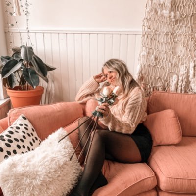 • Hairstylist and Salon owner • fashionista • STU alumni • Mama • Traveller •