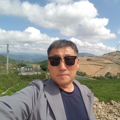 ychang6363's profile picture. 힘없고,빽없이 살아도.내자식에겐 열심히 정직하게살고있는 모습으로 비추어져.존경받는아빠이고 싶은이..