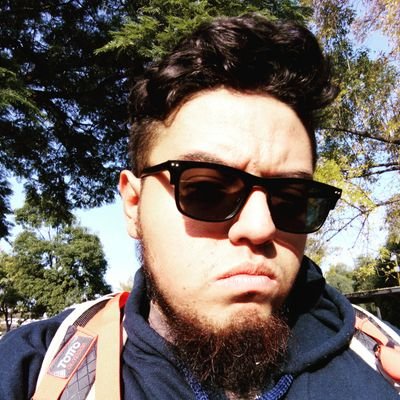 No quiero poner una biografía mamadora como la mayoría de la gente. Soy mexicano, estudiante de la UNAM y bailo chido.