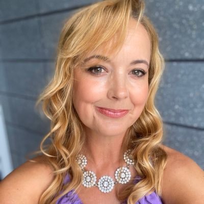Trudi Bennett- Personal stylist, corporate speaker, fashion blogger. Dabbling in TV & Radio. Helping men & women look fab for their body, budget & lifestyle