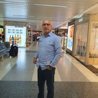 mrida6868's profile picture. إمرأة جعلتني كحلاً بين جفنيها بلسماً أحمراً على شفتيها اسوارةً في معصمَيها قنديلاً صوفياً ضياءً لعينيها ليس كفراً أن أسجدَ بين راحتيها