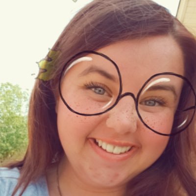 Just a regular southern girl. Play pool and working with eyes. Love my family and friends