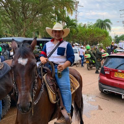 con el pie en el estribo y Dios de vaquiano todo será posible.