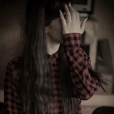 darling88moe's profile picture. من آن نیم که حلال از حرام نشناسم،
شراب با تو حلال است و آب بی تو حرام!