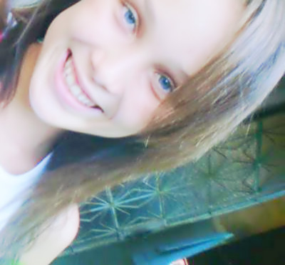Nossas loucuras são as mais sensatas emoções. Tudo o que fazemos deixamos de lembranças para os que sonham um dia ser como nós: loucos, mas felizes