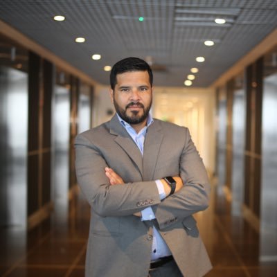 Periodista, especializado en consultoría estratégica de PR, Comunicación Corporativa y Online - PhD. en Comunicación Pública @unav