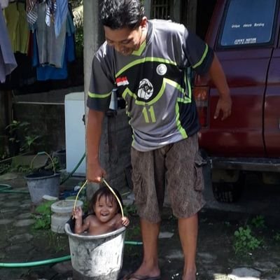 Mbombetz1's profile picture. ngeslow sambil membayangkan yg indah indah