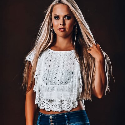 Emily_Dorn's profile picture. Usually talking about sports 🙂