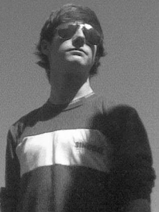 Perseguido por todos -n