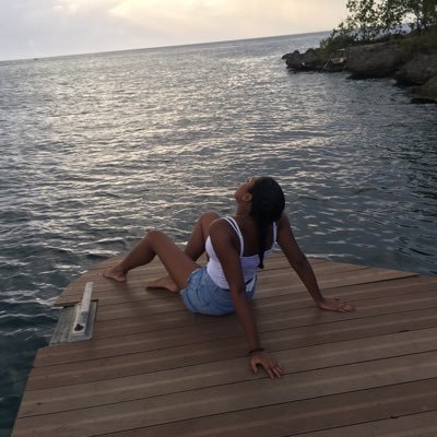 caro08_james's profile picture. 💛