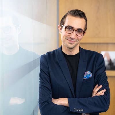 A healthcare communicator, former speech writer, tea drinker and pocket square aficionado.