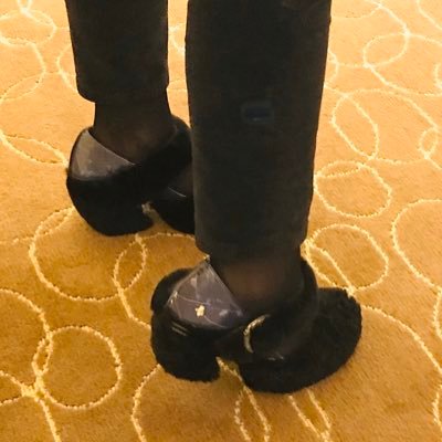 jeanlass's profile picture. clams on the half shell. and roller skates.