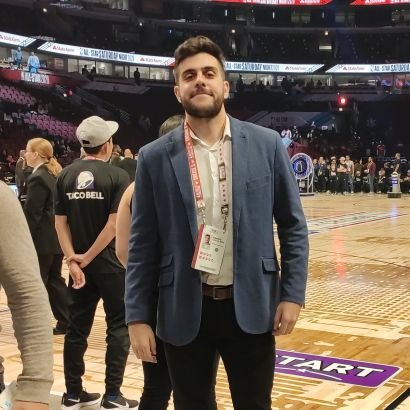 Aquí doy la chapa con el baloncesto y con mi canal. Me escuchas también en @GIGANTESbasket. Mi casa fue @dazn_es y antes https://t.co/dT9JjJ90Ra.