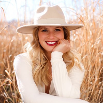 annadanigelis's profile picture. 🌸Fashion & Lifestyle Blogger ✨everyday style + worthy splurges on Instagram ✈️ outfit + travel guides on the blog 📸