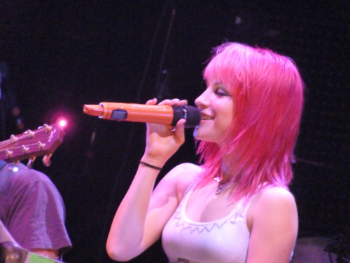 We love you Hayley Williams. You are everything to their fans. Twitter made this for our diva Hayley Williams. Do you too.
