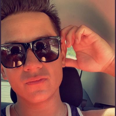 @kriedee Adam Lucas/Kriedeman is scamming people. known to have scammed money out of 3 people so far by pretending to be in a homophobic situation.