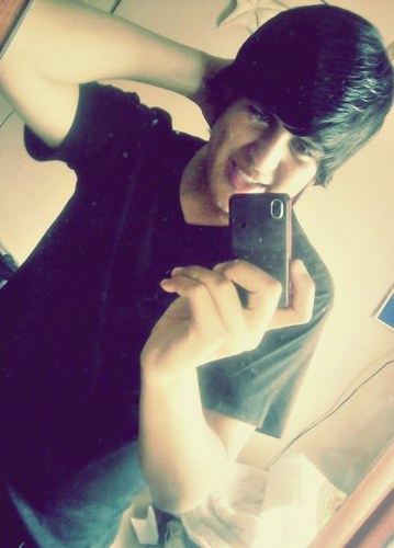 menino que quer ser feliz ;*