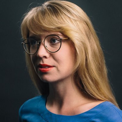 〰️🌿🌔 editor + creative strategist + flower grower + writer of Dark Properties newsletter. SUBSCRIBE 💌→ https://t.co/x0eyW6LzQt // 💻 🌘 🌷 〰
