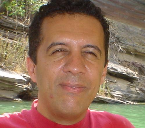 Professor de Física e Matemática, e investidor profissional.