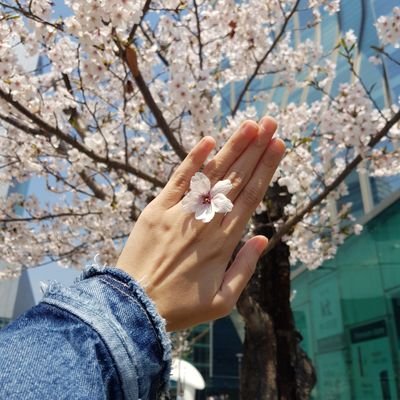 by_peach124's profile picture. 🍑