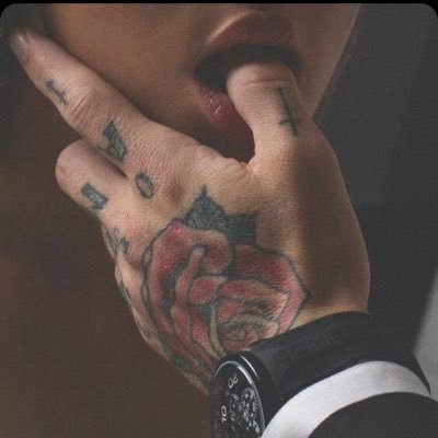 CuckoldsEu69's profile picture. 