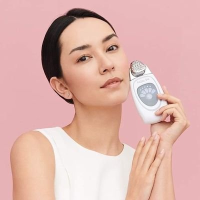 JuliaLisovskaja's profile picture. Love Twitter because everybody judges everybody. (Allow me, I’m a judge by profession)