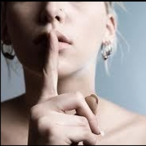 FakeLifeSecret_'s profile picture. Got any secrets? Dm me and I'll tweet 'em anonymously. It's just between you and me. ;]