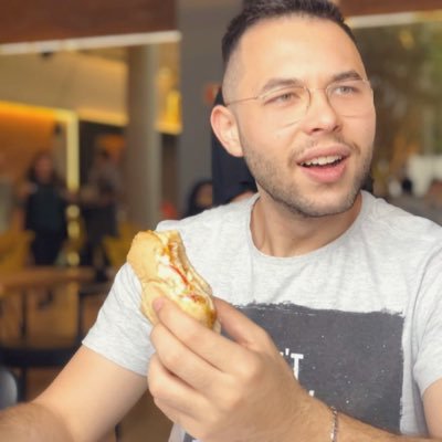 mano quem foi que falou que nutricionista não come hambúrguer