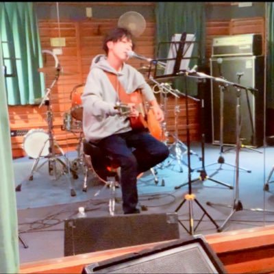 音楽が好きでアコギ弾き語りしてます(^^)ビジネスも好きで21歳で会社を立ち上げ社長を経験するも23歳で辞任。再び別事業を起こし、25歳で独立！28歳で法人会社を設立し会社経営&社長もやってます❗️音楽は全くの素人で畑違い。それでもやりたいことを信じてやり切る！それがモットーです！フォローの方もよろしくお願いします😌