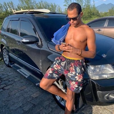 Dpontes06's profile picture. Carioca 🗺️ Geminiano ♊ Estudante de direito 👨🏽‍🎓 Aspirante a escritor ✍🏾