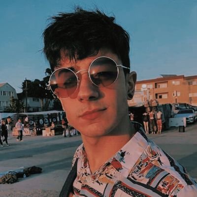 🌰🚀//
   ­­­­­­ ­­­­­­ ­­­­­­ ­­­­­­ ­ qυιero qυe мe αвrαceѕ ғυerтe, el αвrιɢo qυe мe мαɴтιeɴe cαlιeɴтe🥀