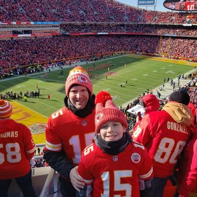 husband to Stacey, dad to Holden & Hudson.  Huge sports fan.